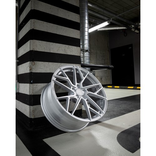 5x114,3 19x8,5 ET39 YOTA YP3 Alufelni